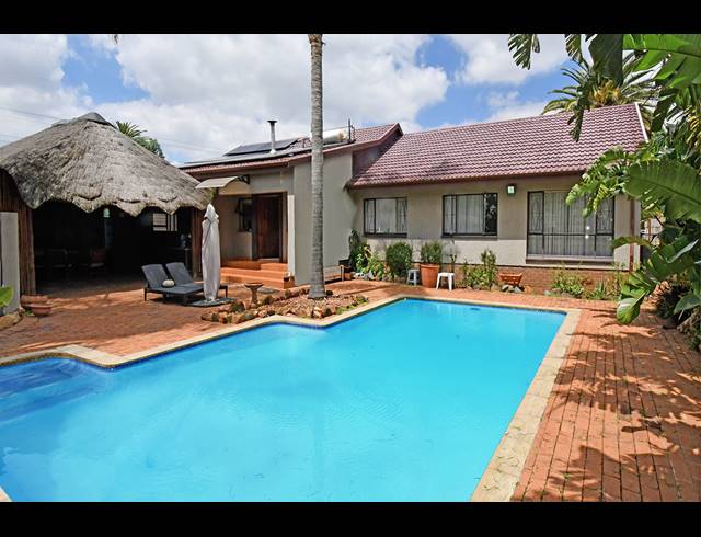 4 BEDROOM FREEHOLD FOR SALE IN HIGHWAY GARDENS
